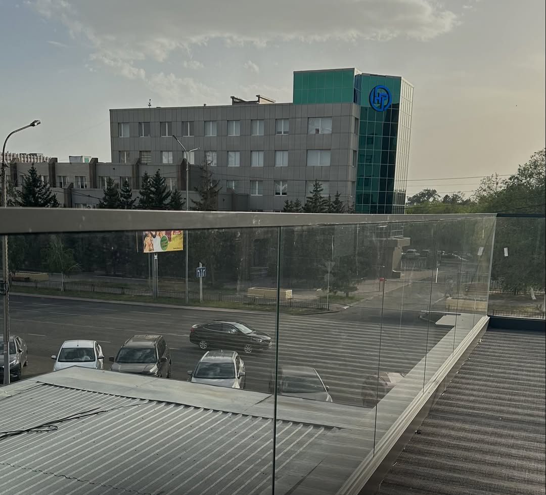 Стеклянные перила и остекление террасы
